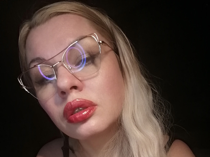 The MILF with the Big Lips wants You!