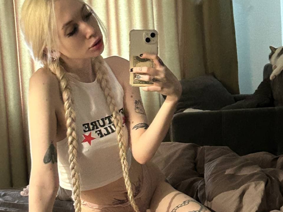 sexting and porn chat model photo Lucky Pussy 2