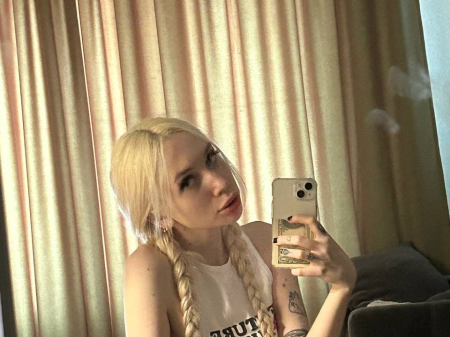 sexting and porn chat model photo Lucky Pussy 3