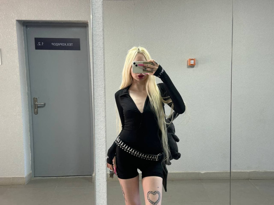 sexting and porn chat model photo Lucky Pussy 5