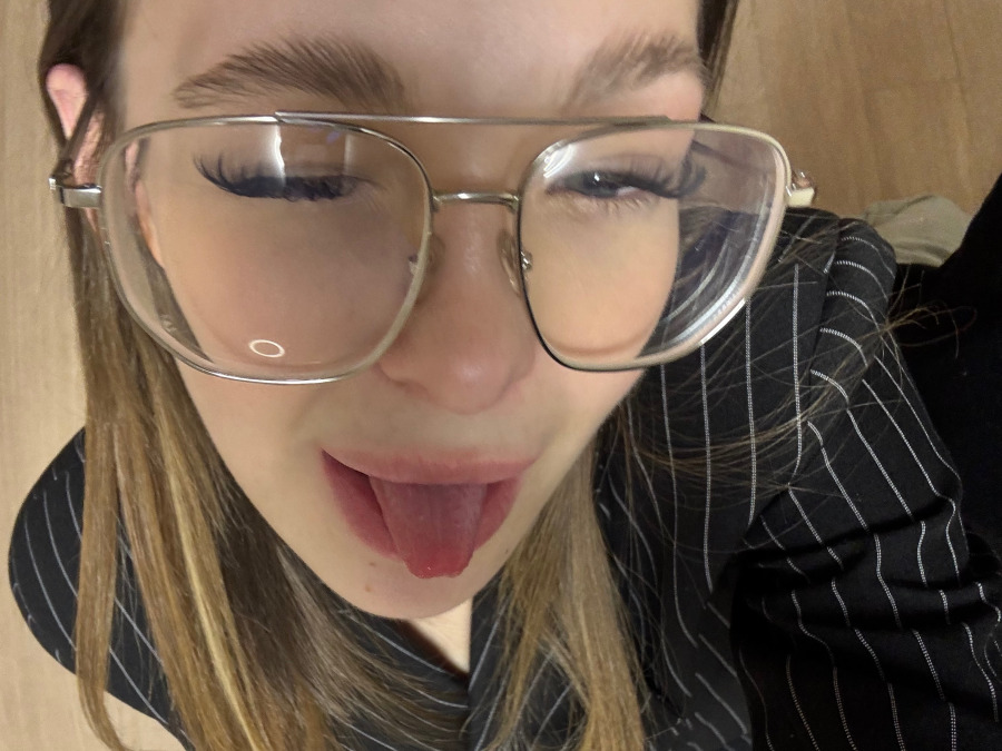 sexting and porn chat model photo Caroline 1