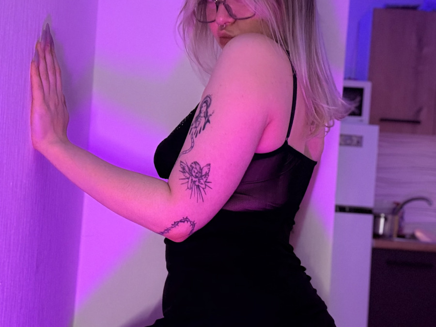 sexting and porn chat model photo Asya the Cat 4